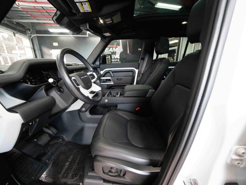 Used 2024 Land Rover Defender 110 S image 9