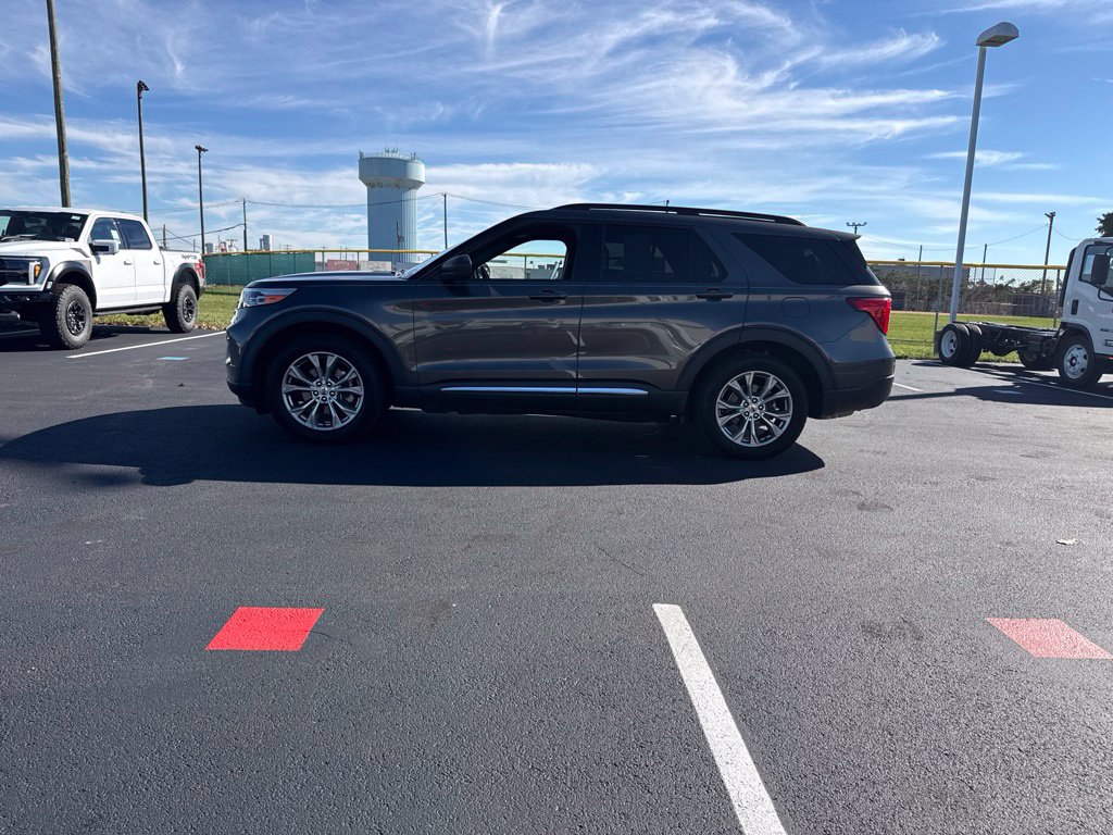 Used 2020 Ford Explorer XLT w/ Equipment Group 202A AWD/4WD image 3