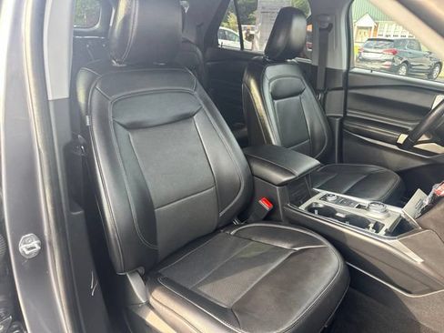 Used 2022 Ford Explorer Limited w/ Equipment Group 301A AWD/4WD image 23