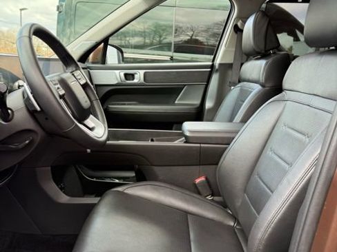 Used 2025 Hyundai Santa Fe Limited image 17