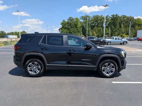 Used 2025 GMC Terrain Elevation AWD/4WD image 2