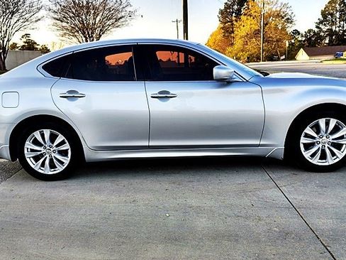 Used 2011 INFINITI M37 w/ Premium Pkg image 10