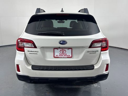 Used 2017 Subaru Outback 2.5i Premium image 5