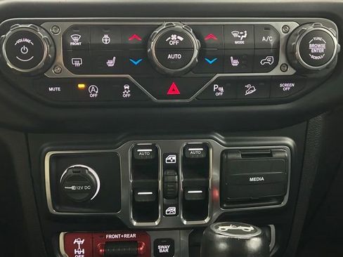 Used 2019 Jeep Wrangler Unlimited Rubicon w/ Dual Top Group image 25