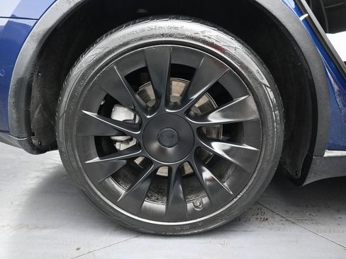 Used 2021 Tesla Model Y Long Range image 32