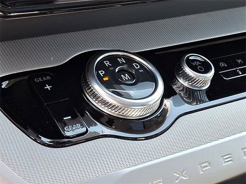 New 2025 Ford Expedition Active image 12