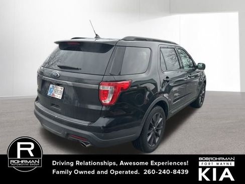 Used 2018 Ford Explorer XLT w/ Equipment Group 202A image 5