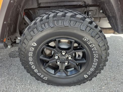 Used 2025 Jeep Gladiator Sport AWD/4WD image 34