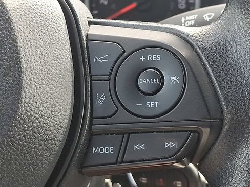Used 2022 Toyota RAV4 LE FWD image 21