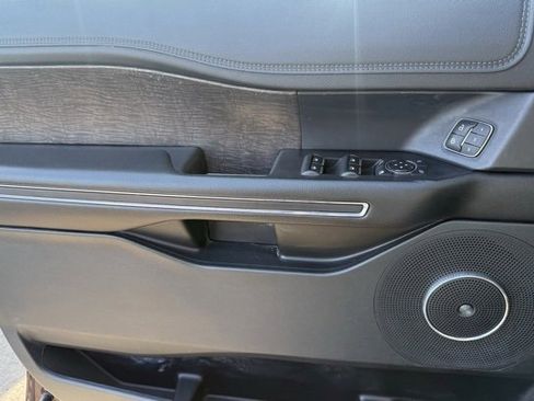 Used 2021 Ford Expedition Limited image 21