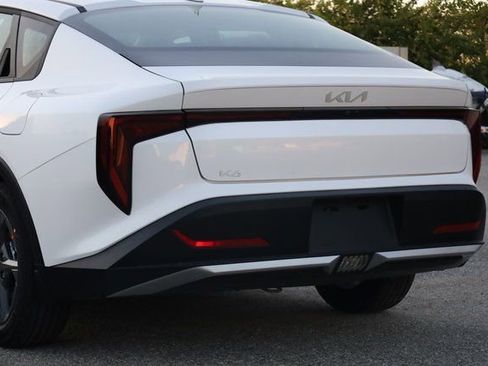 New 2025 Kia K4 LXS image 8