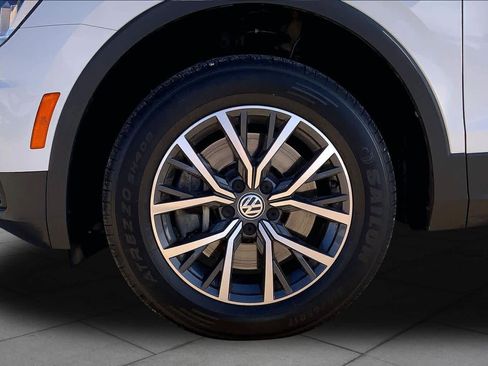 Used 2020 Volkswagen Tiguan SE AWD/4WD image 11