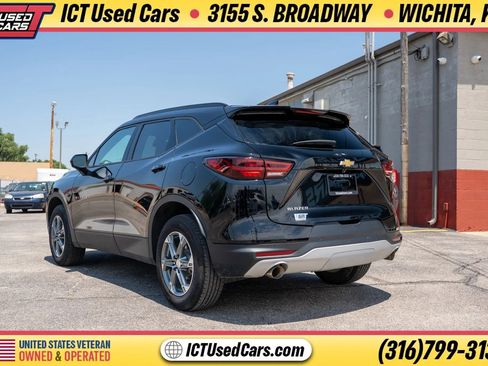 Used 2024 Chevrolet Blazer LT w/ Convenience Package FWD image 3
