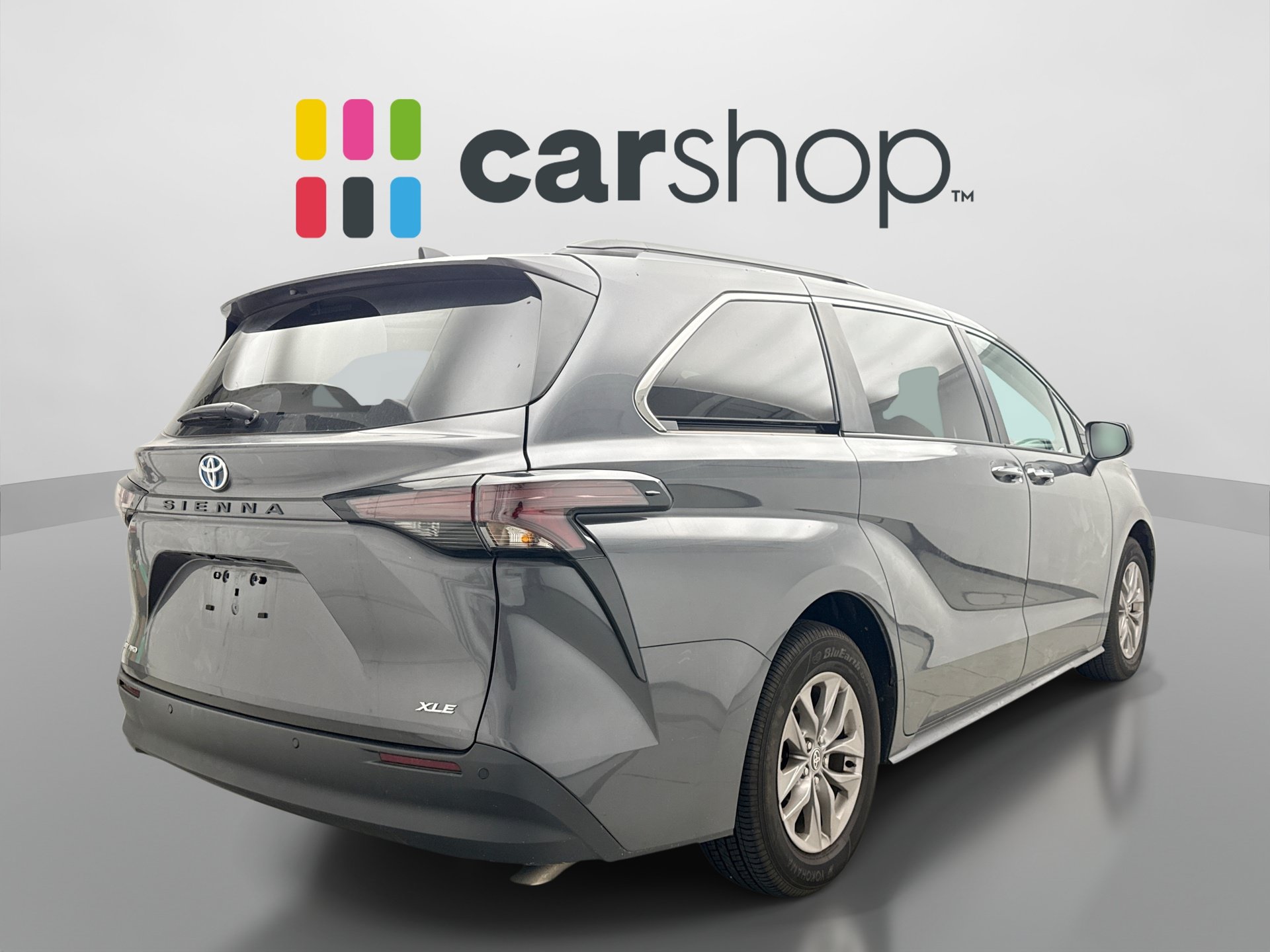 Used 2025 Toyota Sienna XLE AWD/4WD image 5
