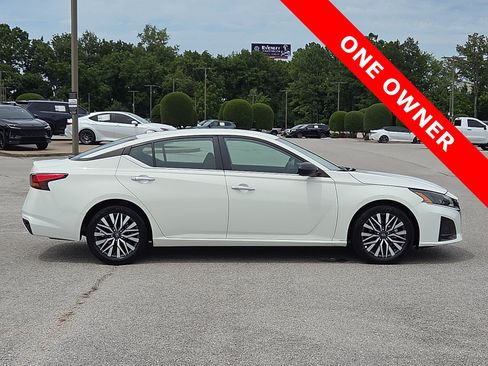 Used 2025 Nissan Altima 2.5 SV FWD image 6