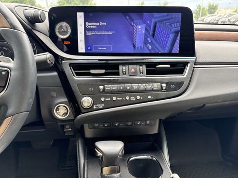 Certified 2025 Lexus ES 300h Ultra Luxury w/ Accessory Package (Z1) FWD image 30