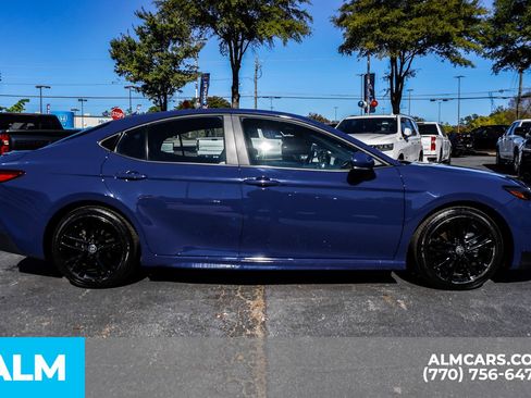 Used 2025 Toyota Camry SE image 11