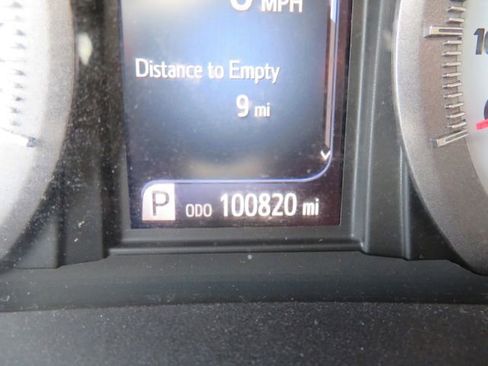 Used 2017 Toyota Sienna SE image 23