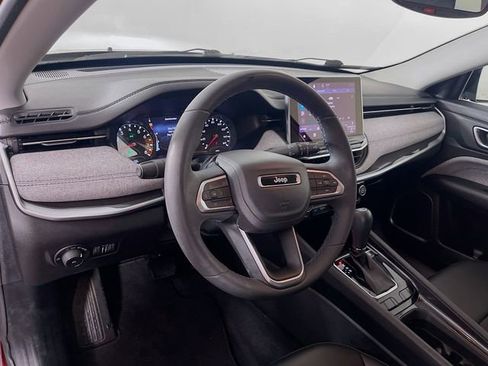 Used 2022 Jeep Compass Latitude FWD image 10