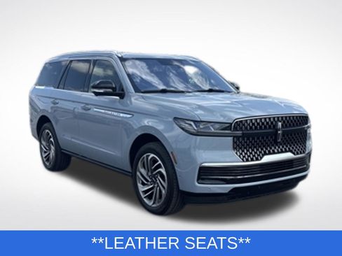 Certified 2025 Lincoln Navigator Reserve AWD/4WD image 9