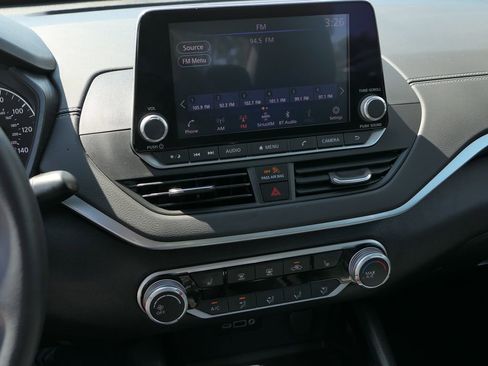 Used 2022 Nissan Altima 2.5 SV w/ SV Premium Package FWD image 18