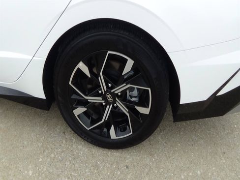 Used 2025 Hyundai Sonata SEL FWD image 9
