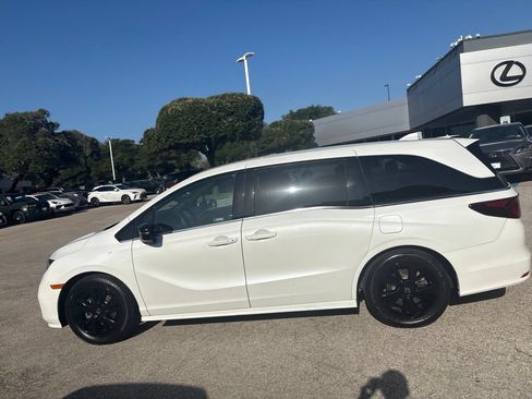 Used 2023 Honda Odyssey Sport image 2
