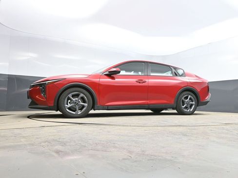 Used 2025 Kia K4 LXS image 29