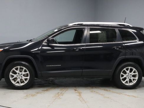 Used 2017 Jeep Cherokee Latitude w/ Comfort/Convenience Group AWD/4WD image 7