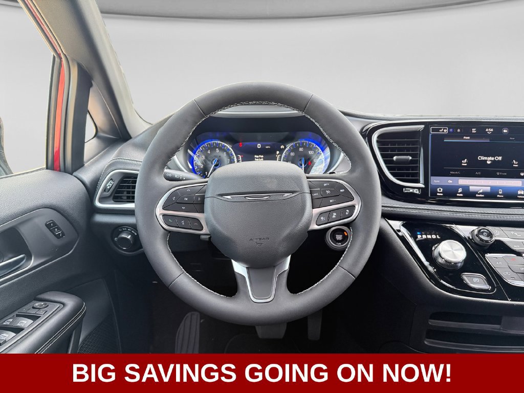 New 2027 Chrysler Pacifica Select AWD/4WD image 14