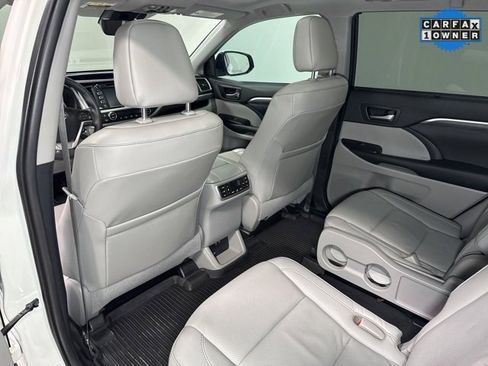 Used 2019 Toyota Highlander Limited image 28