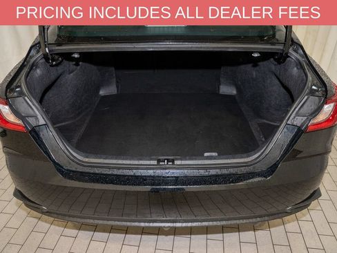Used 2025 Toyota Camry SE FWD image 5