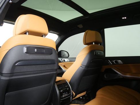 Used 2024 BMW X7 xDrive40i w/ M Sport Package image 19