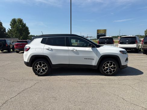 Used 2025 Jeep Compass Limited AWD/4WD image 6