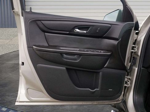 Used 2017 Chevrolet Traverse LT w/ Traveler's Package FWD image 15