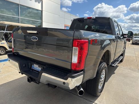 Used 2017 Ford F250 XLT w/ XLT Premium Package image 5