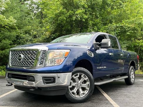 Used 2018 Nissan Titan SV w/ SV Convenience Package AWD/4WD image 1