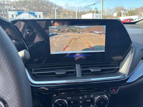 New 2026 Chevrolet Trax RS w/ Sunroof Package image 16