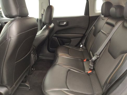 Used 2018 Jeep Compass Latitude FWD image 18