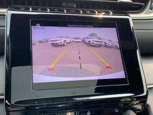 New 2025 Jeep Grand Cherokee Altitude image 10