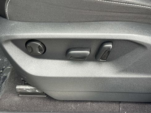 Used 2024 Volkswagen Atlas SE image 15