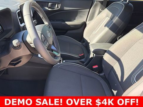 Certified 2025 Hyundai Venue Limited image 18