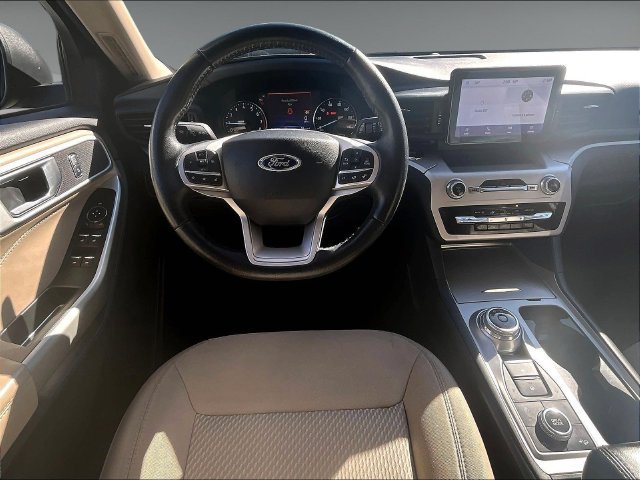 Used 2022 Ford Explorer XLT AWD/4WD image 5