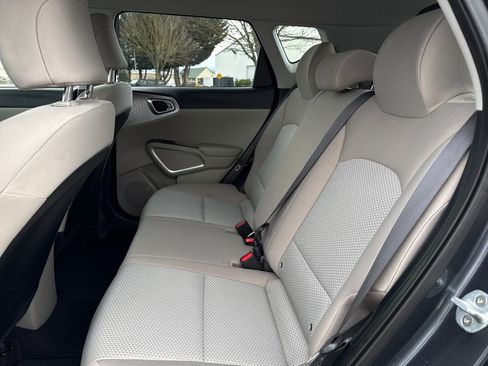 Used 2020 Kia Soul LX image 17