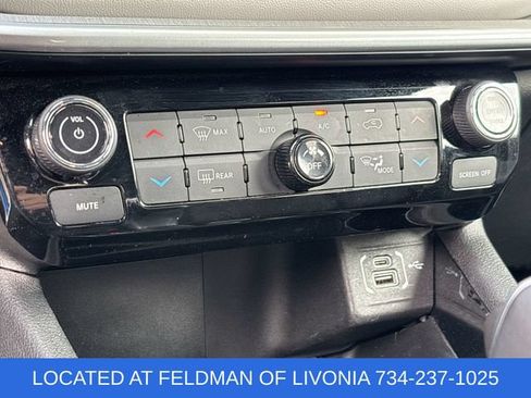 Used 2025 Jeep Compass Limited AWD/4WD image 17