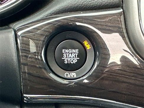 Used 2018 Jeep Grand Cherokee Overland image 11