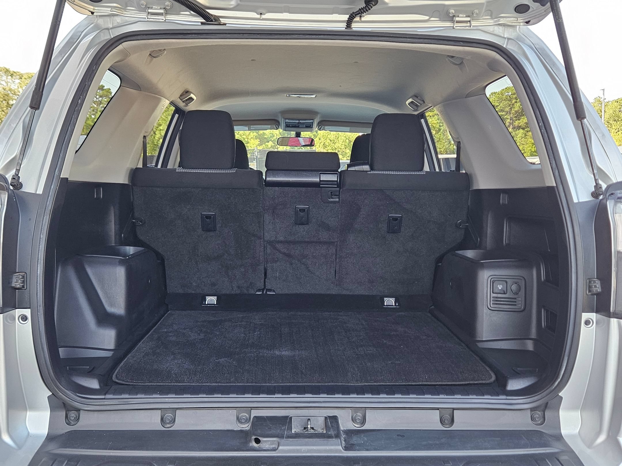 Used 2018 Toyota 4Runner SR5 RWD image 28