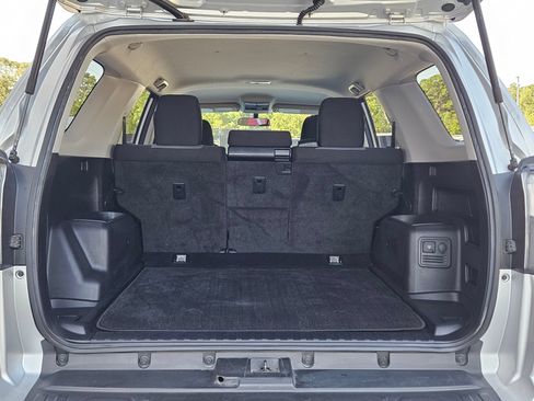 Used 2018 Toyota 4Runner SR5 RWD image 28