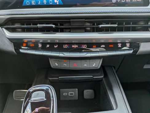 Used 2024 Cadillac XT4 Sport w/ Cold Weather Package AWD/4WD image 22