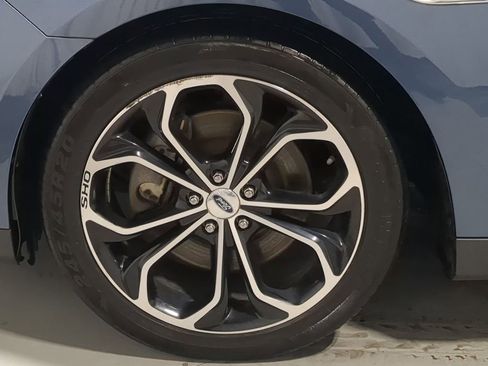 Used 2018 Ford Taurus SHO image 21